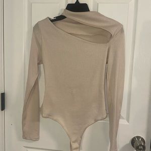 Cut out tan long sleeve bodysuit, super comfy and stylish